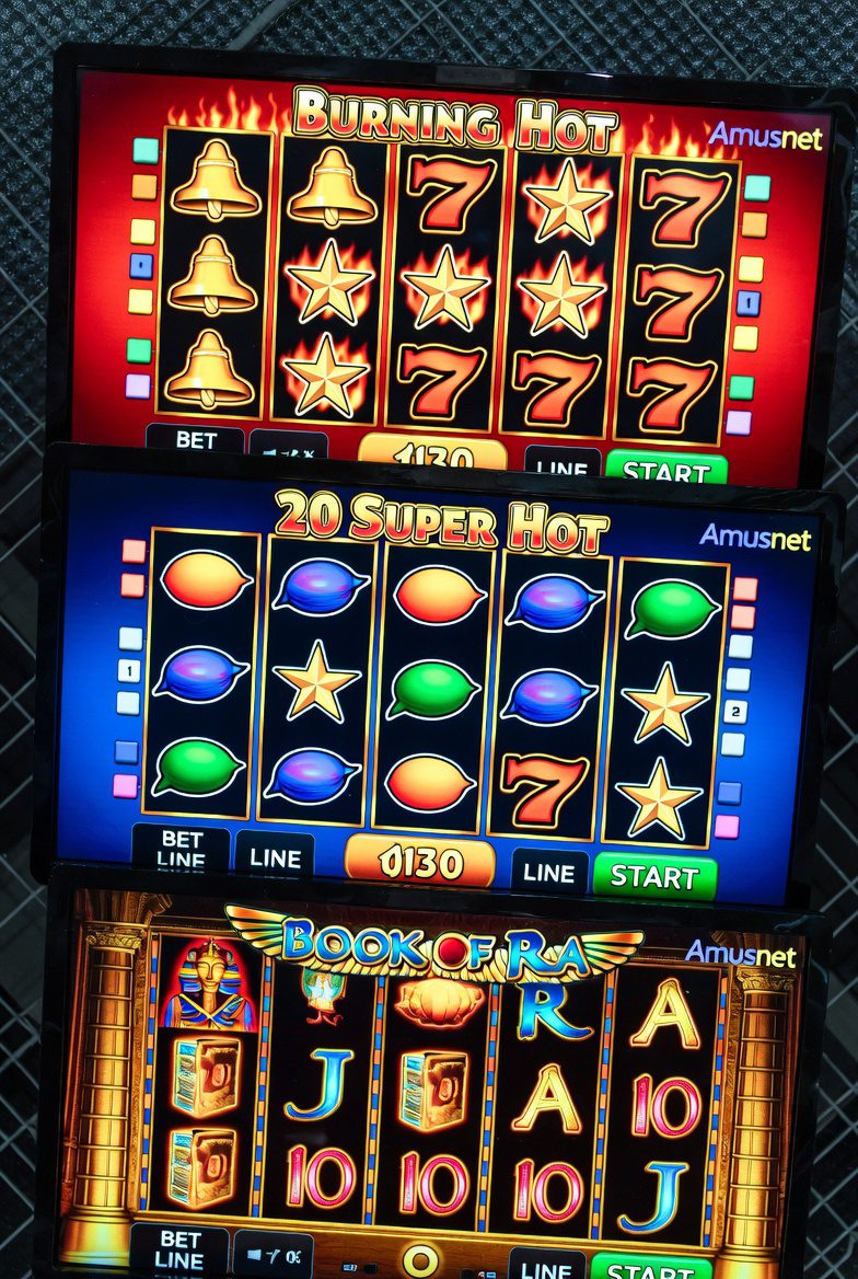 Скриншоты популярных слотов Amusnet: Burning Hot, 20 Super Hot, Book of Ra